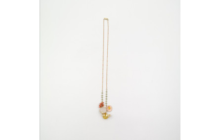 Collar con facetadas coral, verde y margarita mate