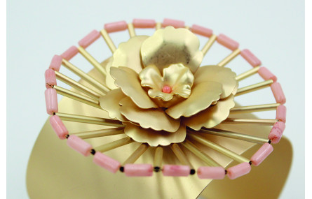 Pulsera ancha con roseton de tubos oro mate