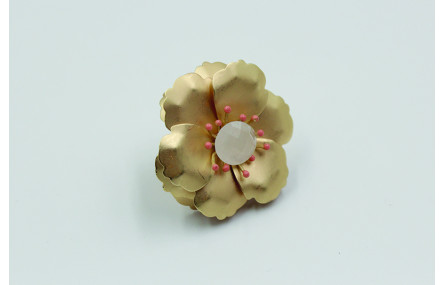 Anillo flor grande 3 capas y cristal blanco opal.