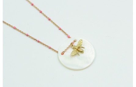 Solitario con cadena dorada y bola esmaltada rosa.