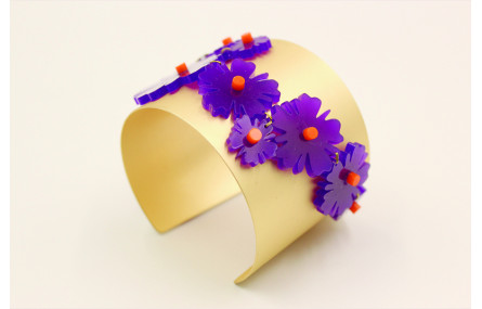 Pulsera rigida ancha con flores de metacrilato mor