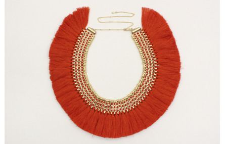 Collar babero con flecos naranjas con entrepieza d