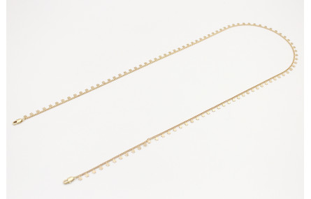 Cuelga mascarilla cadena de estrellas en oro mate.