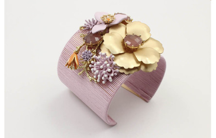 Pulsera rigida farrada con hilo macrame lila con f