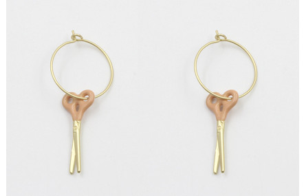 Pendientes aro oro mate con tijeras esmaltadas ros