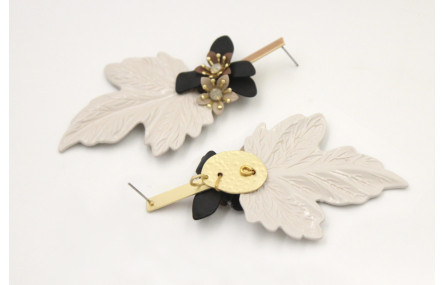 Pendientes perno listón esmaltado arena con colgan