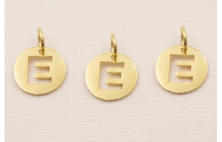 Colgante letra E 10mm Baño Oro 18K, 3Micras