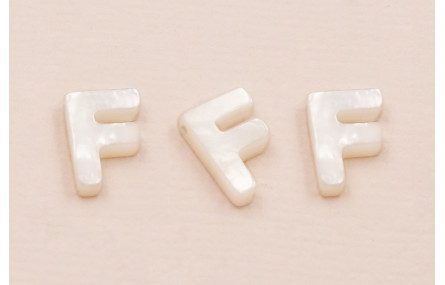 Letra Nacar F  10mm agujero horizontal superior