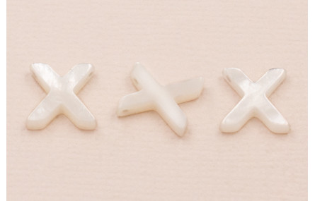 Letra Nacar X 10mm agujero horizontal superior