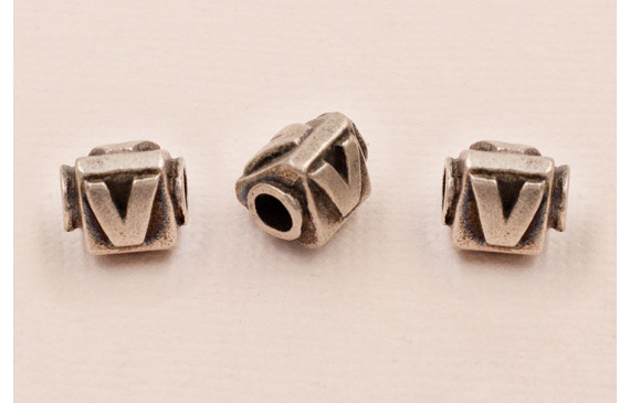LETRA V 10*8mm