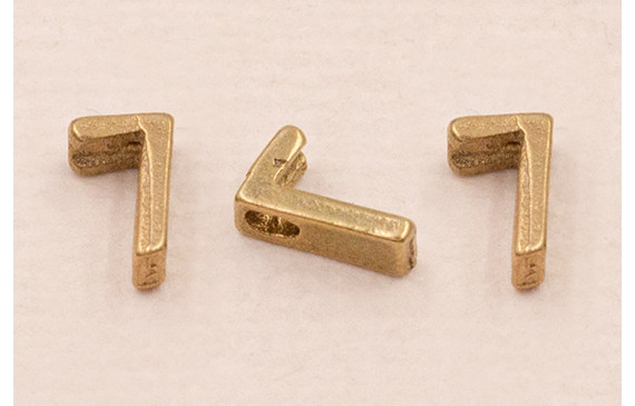 Pieza Número 7 7*6*2 Oro