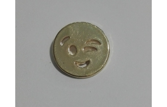Emoticono guiño colgante anilla 12mm Dorado