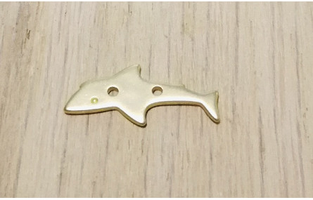 Tiburón dobre agujero 18mm long. Oro Mate