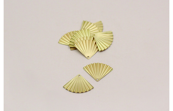 Cogante Triángulo plisado 20*15mm Oro Mate