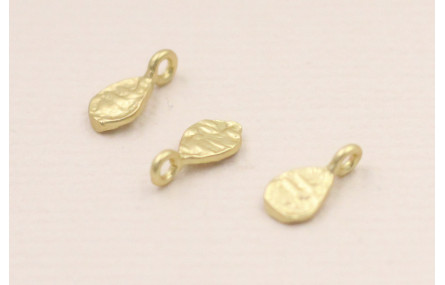 Colgante lámina labrada 10*6*1mm Dorado Mate