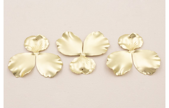 Cuenta Flor 3 Pétalos Oro Mate 40*35mm