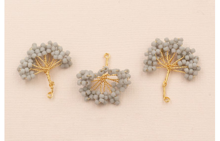 Ramillete 16 pétalos de Abalorio  20*20mm Gris