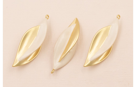 Colgante Hoja Bicolor 40*12mm Oro Mate y Beige