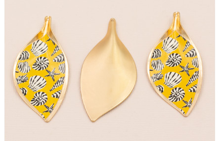 Cogante Hoja 56*26mm Oro Mate conchas en Amarillo