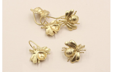Pendiente gancho Abeja 16*17mm Dorado Mate