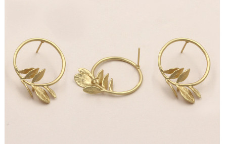 Pendiente Aro de 20mm con Rama Dorado Mate