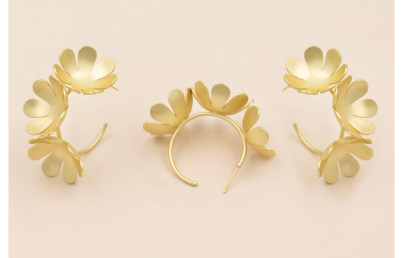 Pendiente Aro de 3 Flores de 23mm cada una O.Mate