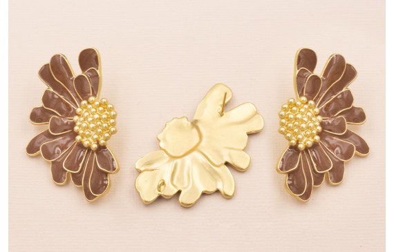Pendiente Flor Oro Mate con Esmalte Marrón