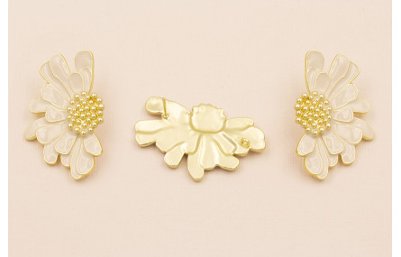 Pendiente Flor Oro Mate con Esmalte Beige