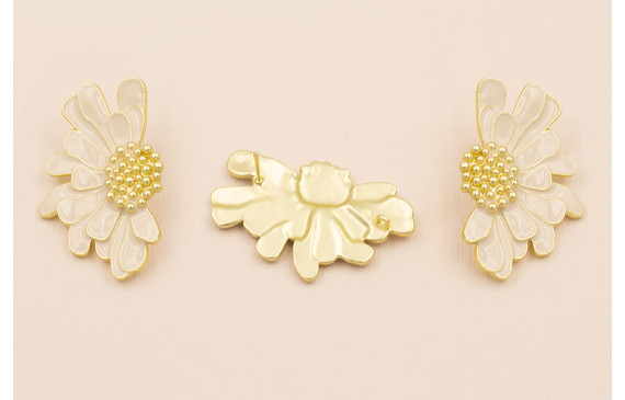 Pendiente Flor Oro Mate con Esmalte Beige