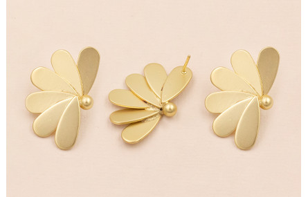 Pendiente Abanico de pétalos 30*17mm Dorado Mate