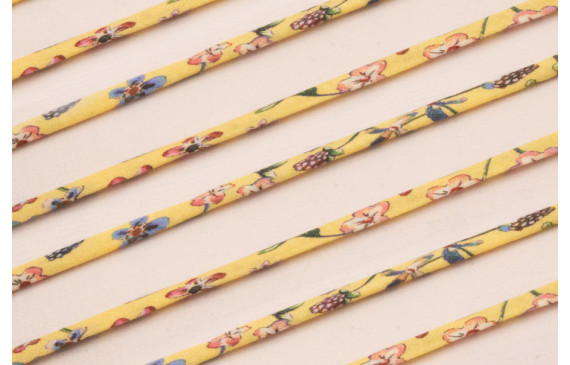 Lazo 4mm Liberty Flores sobre fondo mosraza