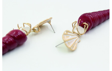 Pendientes perno concha 18x20mm en oro mate y blan