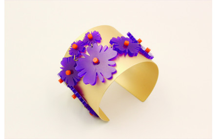 Pulsera rigida ancha con flores de metacrilato mor