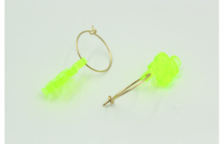 Pendiente de aro 20mm con serpiente de metacrilato