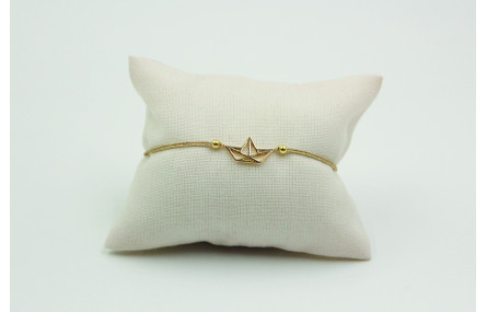 Pulsera de macrame en color oro palido y barco dor