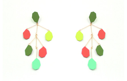 Pendientes en forma de arbol con esmaltes mates en