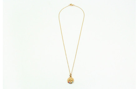 Solitario con cadena de eslabón pequeño dorado y c