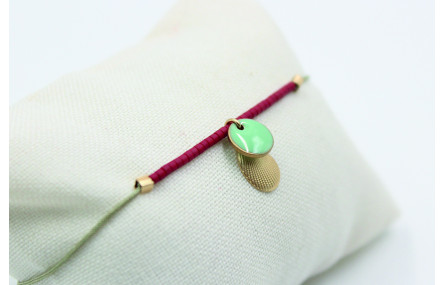 Pulsera de macrame verde piedra con miyuki granate