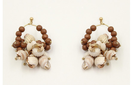 Pendientes aro con bolas de madera, corales blanco