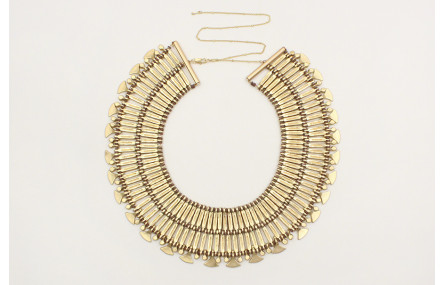 Collar babero en oro mate con entrepiezas alargada