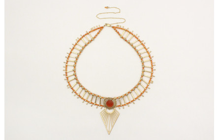 Gargantilla con coralitos entrepiezas en oro mate 