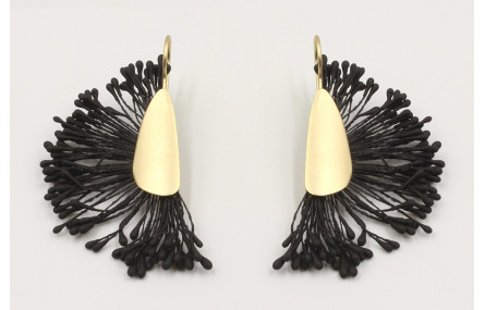 Pendientes de lamina oro mate con estambres en col