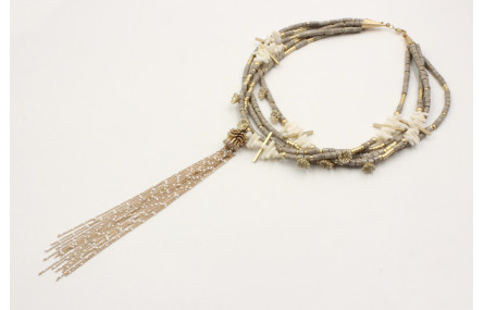 Collar de 5 vueltas con piedra color topo, corales