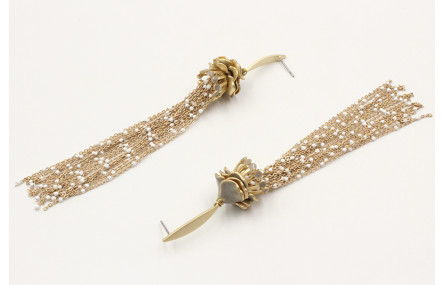 Pendientes largos con cadena bola esmaltada blanca