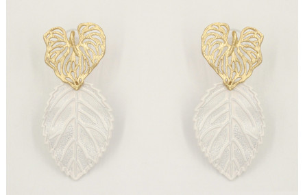 Pendientes hoja esmaltada blanca con perno de hoja
