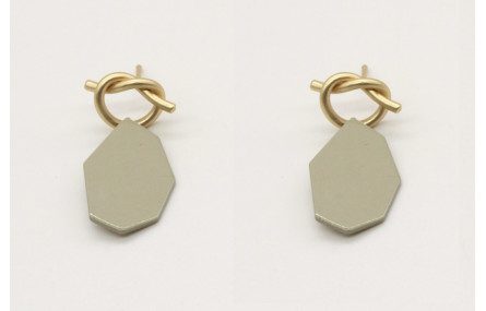 Pendientes perno nudo en oro mate y pieza esmaltad