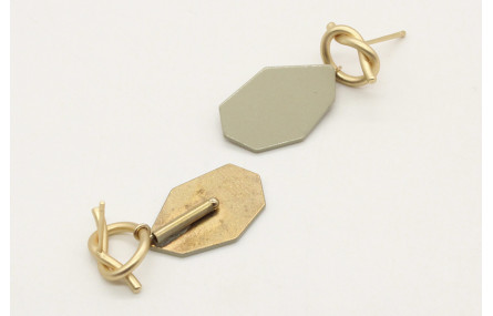 Pendientes perno nudo en oro mate y pieza esmaltad