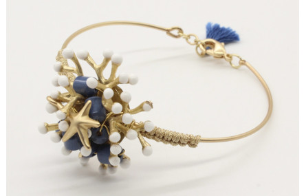 Pulsera rigida con macrame oro palido, coral esmal