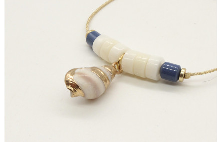 Pulsera hilo macrame oro palido con corales blanco