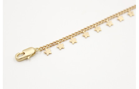 Cuelga mascarilla cadena de estrellas en oro mate.